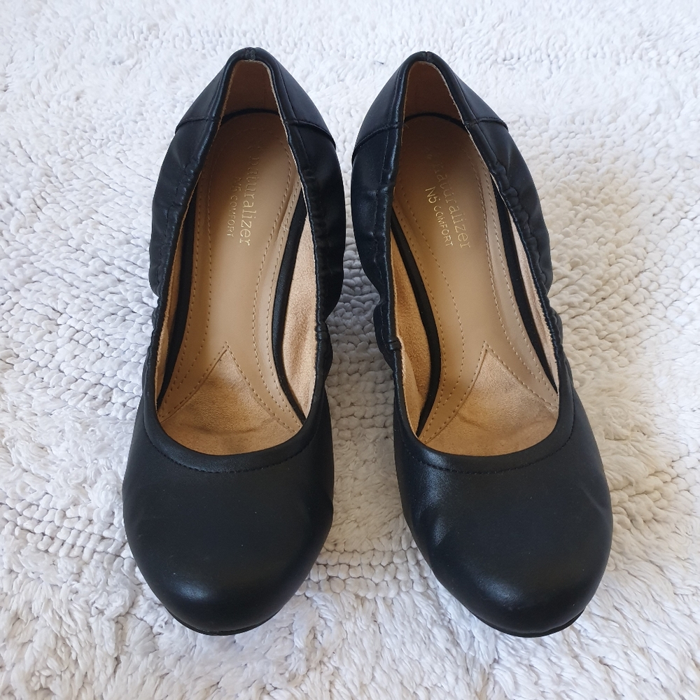 Naturalizer black flatform pump heel  US 7.5 Preowned excellent